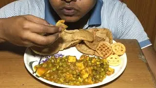 EATING MATAR PANEER 🍛 WITH PURI 🤤#food #viral #mukbang 