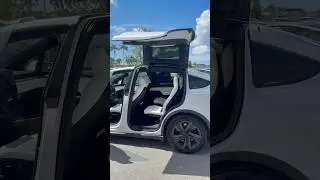 PEACH McINTYRE 🍑 SHOPS FOR A MODEL X AT TESLA FOR HER 17 YEAR OLD SON 🧑🏾 GRADUATION 🧑🏾&zwj;🎓