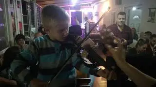 Milan Jovanovic sedam godina prvi put na električnoj violini