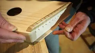 Tutorial - Come mettere una corda alla cetra - How to put a string to the zither