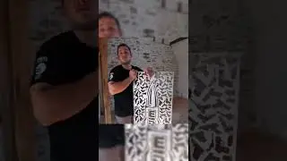 LUCIEN 🤯🔐 SON COFFRE-FORT AVEC UNE PLAQUE DÉCOUPÉE AU LASER ! #boiserie #shorts #laboiserie