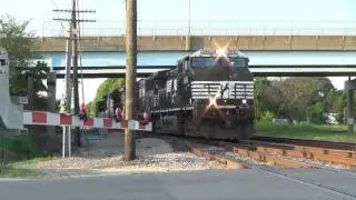 NS 8510 (GE C40-8.5W Ex CR) trails NS W956