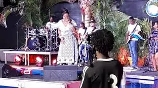 BELA CHICOLA- MORAINHA DE IRM&Atilde;O ALMEIDA (AO VIVO NO BAR LUANDINA)