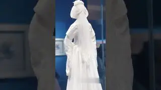 👗From afar, looks like gauze; up close, it's porcelain.  