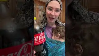 Чем эта бутылка кока-колы отличается от других бутылок колы?