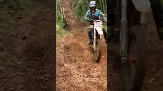 jarane ndangak&sup2; 😅👍 #alamindonesia #motocross #trabas #tanjakan #trabasindonesiaadventure #trailindo