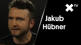 „Mrzí mě, že jsem si nestihl zahrát v Bídnících. Ale za hranice nechci...“ – říká Jakub Hübner