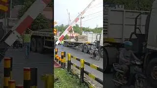 Railroad Gate Down, Tension Up | Palang Turun Ketegangan Naik