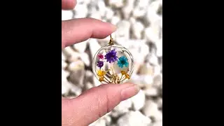 Siempre me cuesta elegir las adecuadas!! | Encapsulando flores secas en resina!