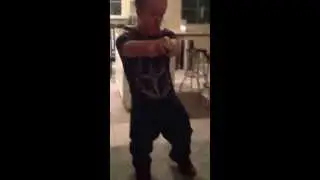 HILARIOUS DWARF DANCES GANGNAM STYLE (Brad Williams)