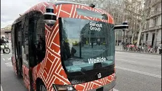 Por fin podemos pillar el RoboBus, el #bus aut&oacute;nomo sin conductor en pruebas en #barcelona 👀📹