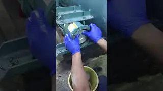 Frick compressor oil filter change