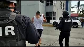 LA POLICÍA MOSTRÓ TODO, ARMAS, Y VEHÍCULOS DE LUJO EN PODER DE LOS 37 DETENIDOS QUE ESCOLTABAN A JR
