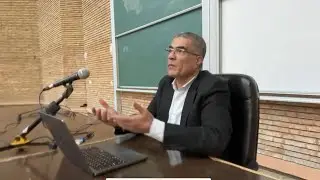 Mohamed Fakihi, module « Introduction à la science politique ». Cours en présentiel et en live.