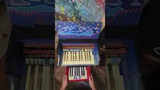 Давайте достанем это паршивое красное игрушечное пианино и подумаем! #игрушечноепиано #сделайсам ...