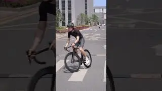 THE DIFFERENCE BETWEEN A SKILLED AND AN ORDINARY PERSON CROSSING A SPEED BUMP #bike #ebike #bicycle