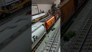 Santa Fe Hopper Railcar is Derailed!