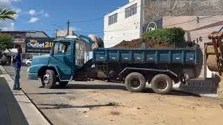 FAZENDO O TRANSPORTE DE MATERIAL 