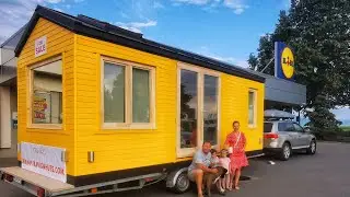 Cum e să călătorești cu o căsuță de 3.5 tone prin Europa, la cel mai mare festival de tiny house