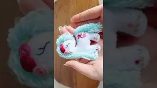 Cute felt pony with embroidery detail #feltcrafts #sewing #crafts #diy #embroidery #needlework #pony