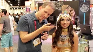 Calling a Cosplayer's Mom at Comic-Con 2014 (bonus video!)