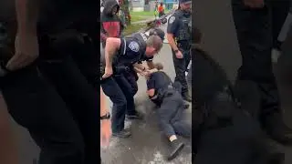 На видео запечатлены напряженные моменты между полицией Рочестера и подростками на Локаст-стрит.