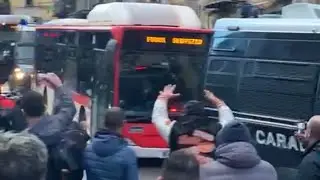 Guerriglia Ultras Eintracht in centro a Napoli, ecco dove li stanno portando ora 😰🚨