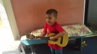 Enzo Henrique cantando tijolin