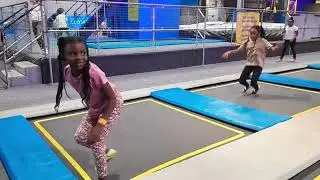 Weekly Vlog | Come with us to London's Oxygen Jumping Croydon | family jump experience + great tips