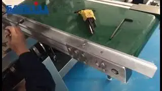 Rotary packaging machine to install finished product conveyor 安装输送带