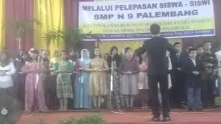 Lagu persembahan dari murid2 kelas 9 SMP 9 PLG