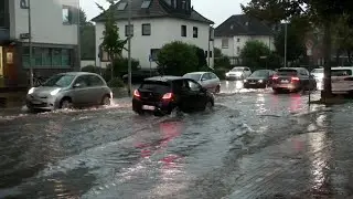 Dinslaken (NRW) über 100 Feuerwehreinsätze nach Hitzegewitter Bahnstrecke Einsturzgefahr  gesperrt