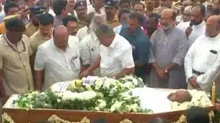 തോമസ് ചാണ്ടിക്ക് വിട ; അന്തിമോപചാരം അര്&zwj;പ്പിച്ച് മുഖ്യമന്ത്രി  | Thomas chandy -CM