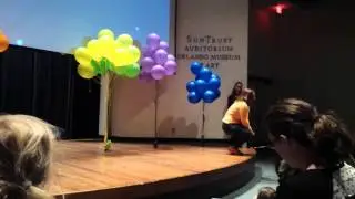 Rachel signing twinkle twinkle little star