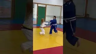 Judo fight little girl VS big girl