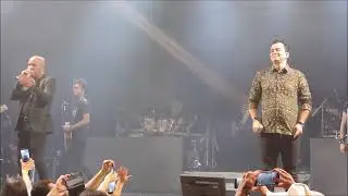 Rick e Renner se emocionam no palco  A Volta de Rick e Renner, @showsebailesOficial