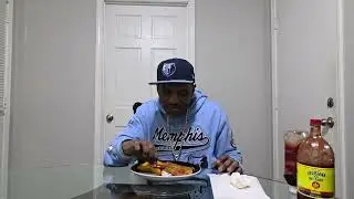 Жареный сом и картофель фри