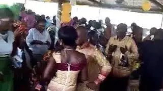 Le show des mari&eacute;s au mariage collectif du circuit d'Al&eacute;p&eacute; le 11/11/17