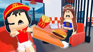 El PRIMER TRABAJO de mi BEB&Eacute; en Roblox!!