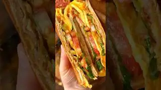 Хрустящий сэндвич с беконом🥪 #asmr #foodblogger #recipe #рецепт #завтрак #рецепты #еда #сэндвич