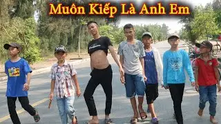 Đại Ca Giúp Đỡ Cậu Bé Bán Vé Số | Chúng Ta Là Anh Em Tốt