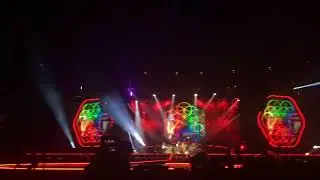 Coldplay AHFOD TOUR  - Metlife Stadium- August 1, 2017 - Intro A Head Full Of Dreams , Yellow
