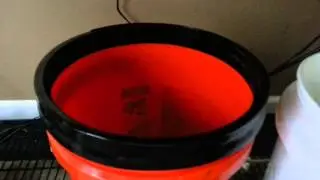 Gamma Lid for 3.5 - 7 gallon standard bucket on Mistking reservoir bucket