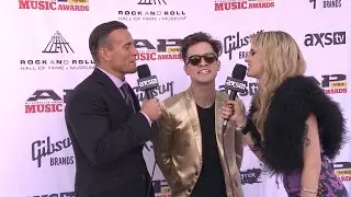 Watch funny moments from the 2014 APMAs red carpet