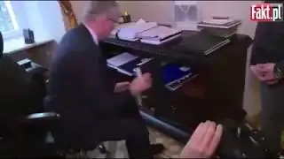 Jacek JAŚKOWIAK narzeka na biurko, stolik i szafę