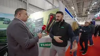 Get WideSpin edge-to-edge applications with Turfco's 1550 topdressing range