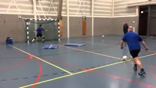 Goalkeeper futsal practise - reflexes and moving