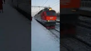 ЧС7-153 с поездом Архангельск - Москва следует мимо о.п. Заветы Ильича