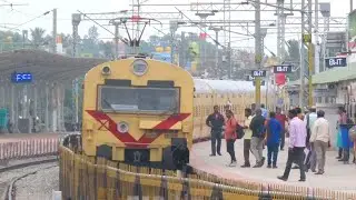 Train to Kolar Gold Fields ( KGF) from Banglore | SBC-MKM 16 Car Utkrisht MEMU arriving Bangarpet JN
