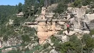 Shirtless Guy Does Amazing Balance Trick on Slackline Tied Between Two Cliffs - 1104523